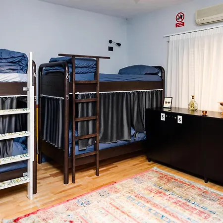 بيت شباب The Bearded Dad