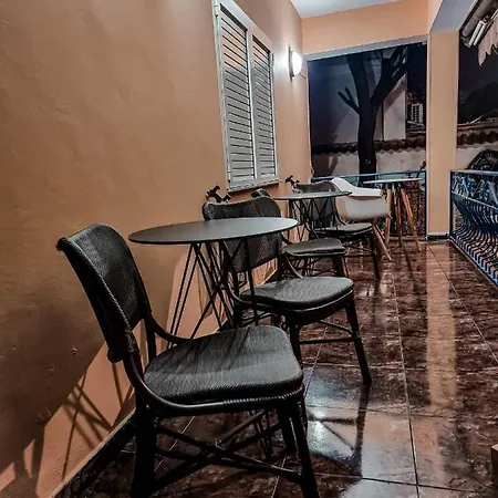 Хостел The Bearded Dad Тирана